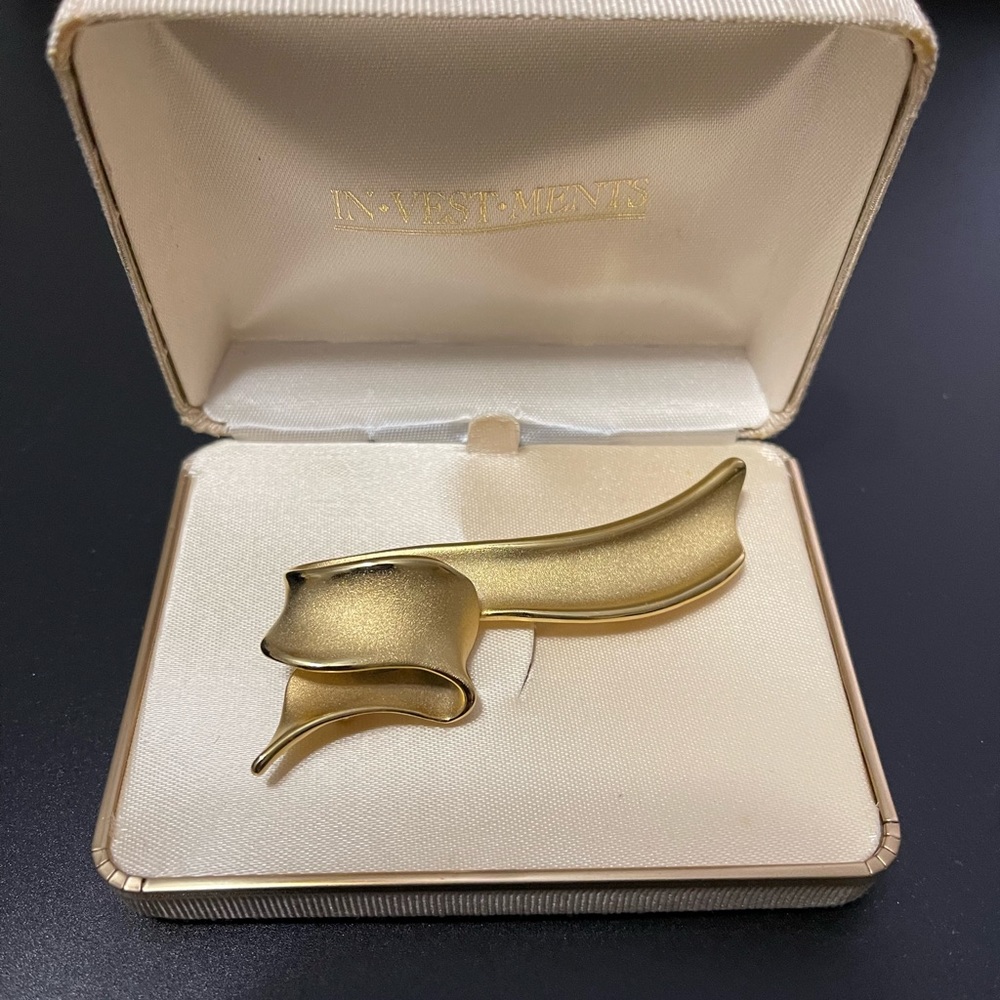 NIB Vintage Gold Brooch